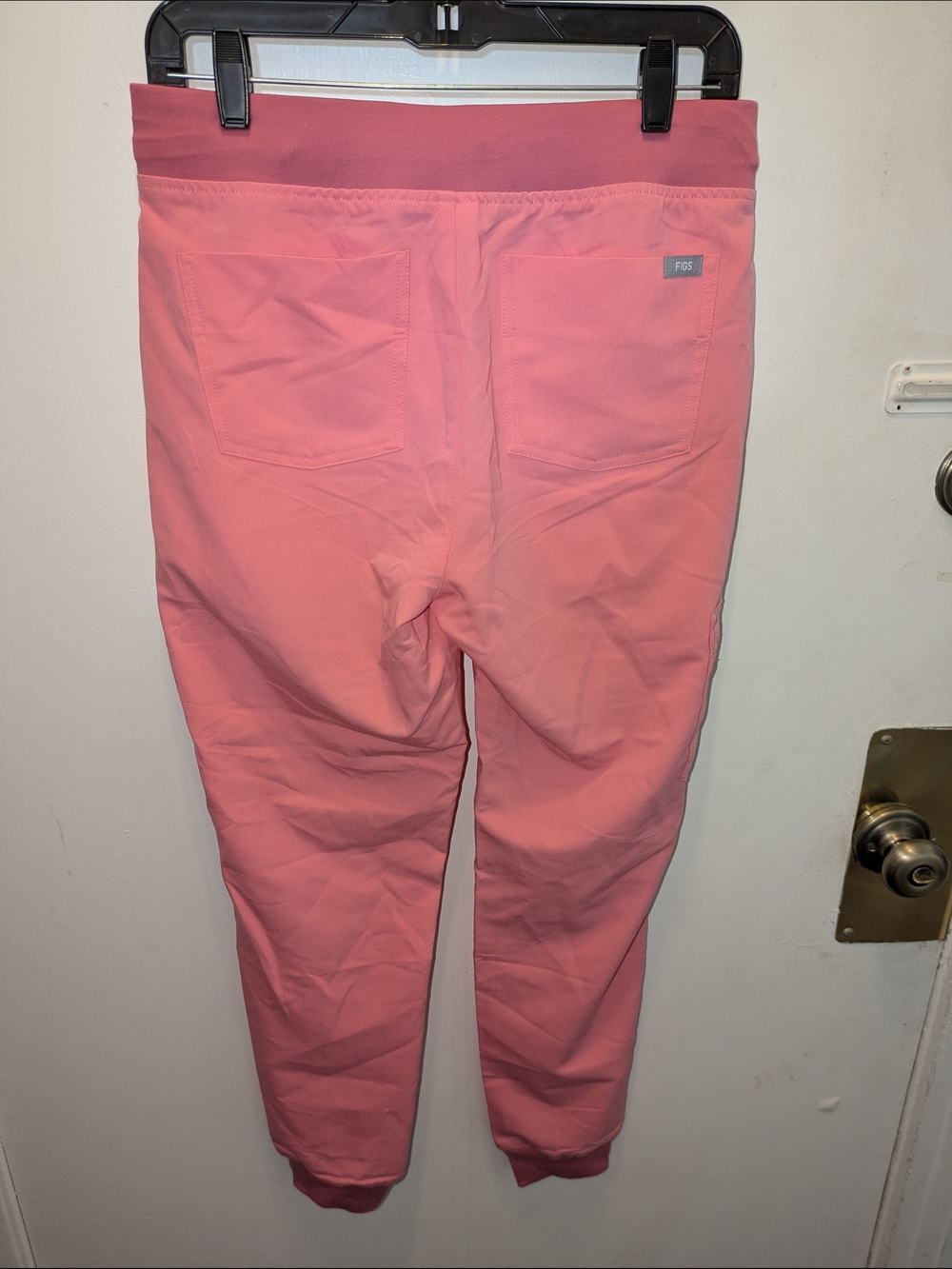 Figs Coral Pink Scrub Set with Yellow Neck Tie Size Small - Picture 6 of 7